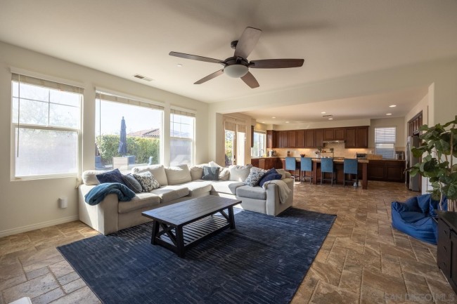 260003121-127e1116-2798-4d70-b841-a6c78f454eaf